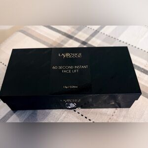 LaRouge 60 Second Instant Face Lift - Black Packaging